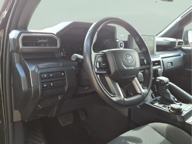 Used 2025 Toyota 4Runner SR5 AWD/4WD image 13