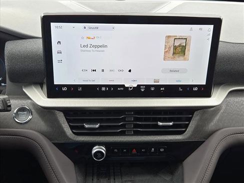 Used 2025 Ford Explorer Platinum image 11