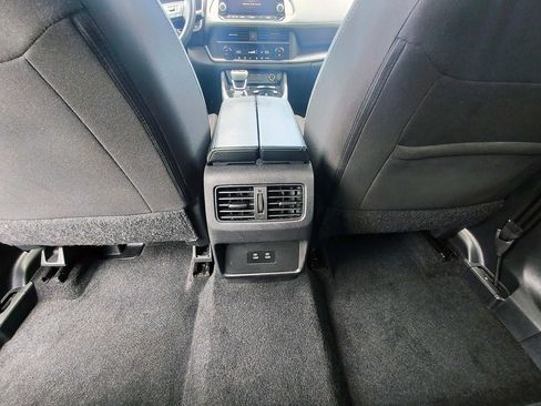 Used 2024 Nissan Rogue SV FWD image 30