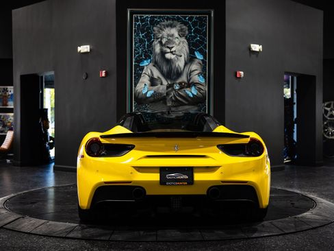 Used 2018 Ferrari 488 GTB RWD image 5