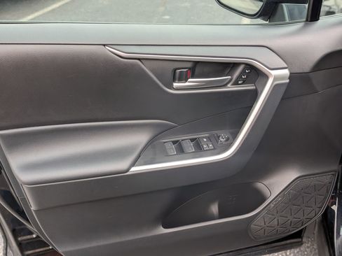 Used 2023 Toyota RAV4 XLE Premium image 14