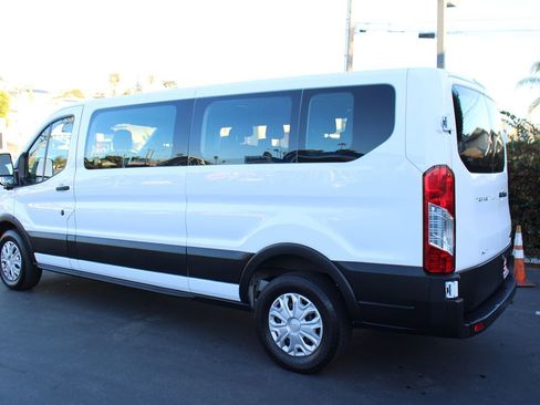 Used 2023 Ford Transit 350 XLT image 3