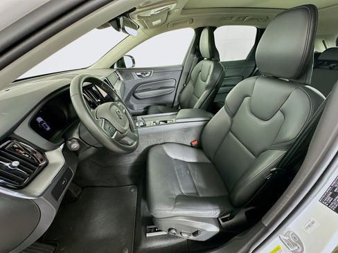 Used 2025 Volvo XC60 B5 Core image 13