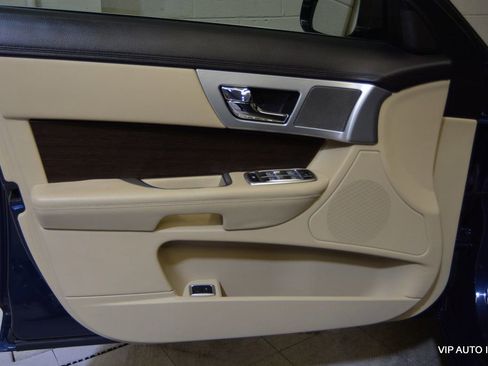 Used 2012 Jaguar XF image 7