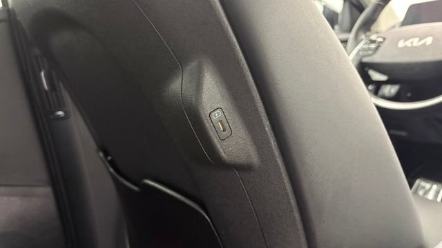 Used 2023 Kia EV6 Light RWD image 31