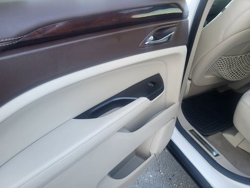 Used 2015 Cadillac SRX Premium image 22