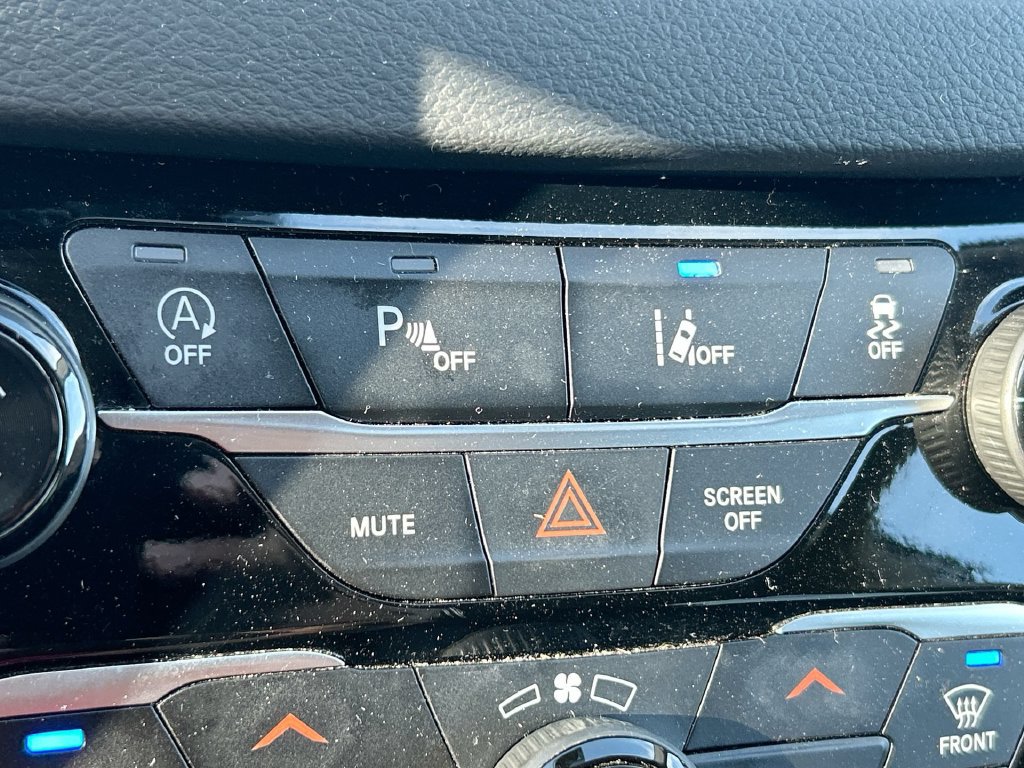 Used 2024 Chrysler Pacifica Touring-L FWD image 34