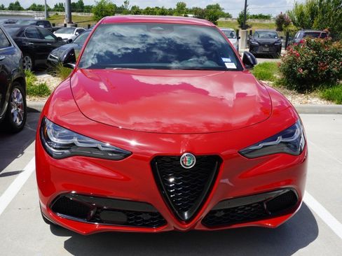 Used 2025 Alfa Romeo Stelvio Sprint AWD/4WD image 2