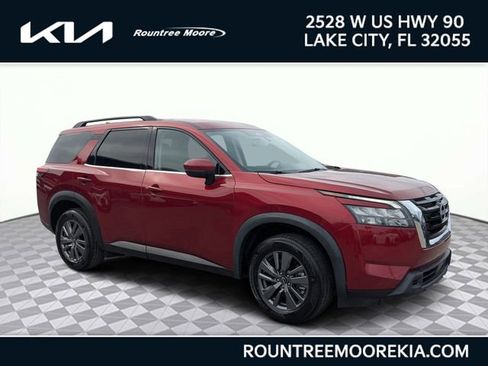 Used 2025 Nissan Pathfinder SV image 1