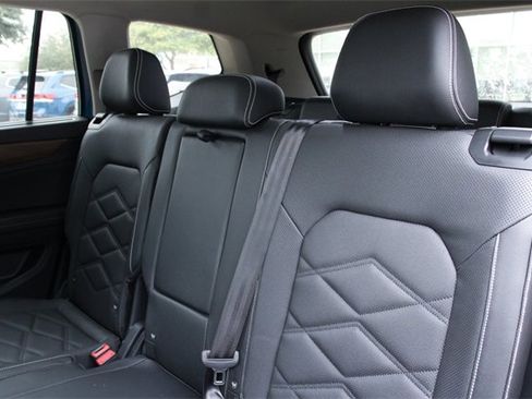 Certified 2025 Volkswagen Atlas SE image 35