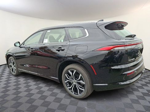 New 2025 Toyota Crown Signia XLE image 4