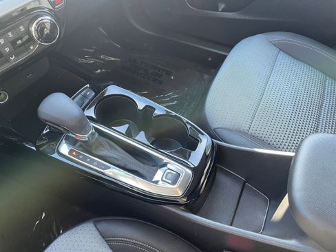 Used 2025 Chevrolet Trax LT w/ LT Convenience Package image 42