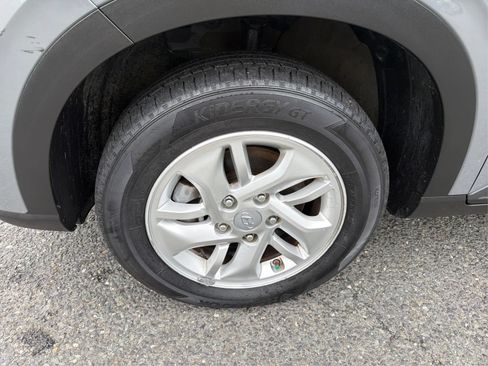 Used 2021 Hyundai Venue SE FWD image 16