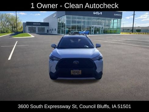 Used 2024 Toyota Corolla Cross LE FWD image 2