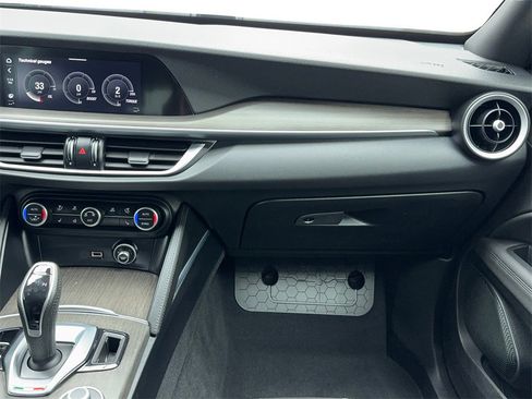 Used 2023 Alfa Romeo Stelvio Ti image 19