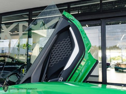 Used 2024 Lamborghini Revuelto image 37