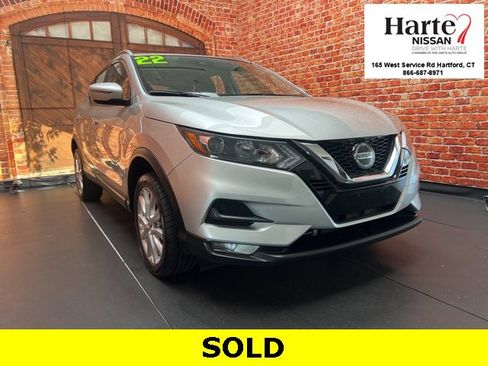 Used 2022 Nissan Rogue Sport SV image 1