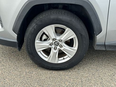 Used 2021 Toyota RAV4 XLE AWD/4WD image 24