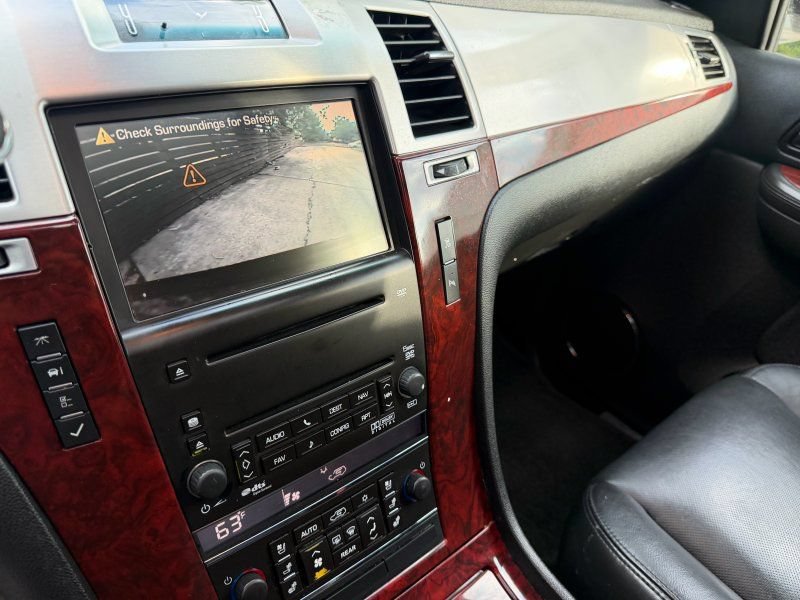 Used 2009 Cadillac Escalade AWD image 14