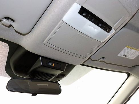 Used 2023 Nissan Rogue S image 23