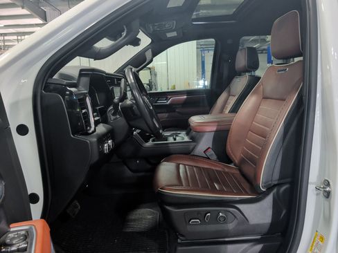 Used 2024 GMC Sierra 3500 Denali Ultimate AWD/4WD image 9
