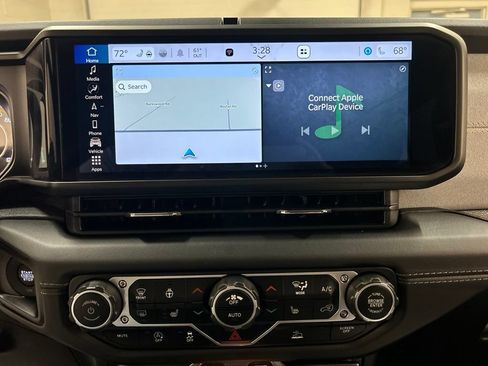 Used 2025 Jeep Wrangler Unlimited Sahara w/ Technology Group AWD/4WD image 25