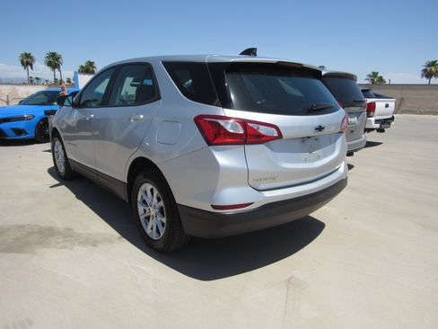 Used 2020 Chevrolet Equinox LS FWD image 4