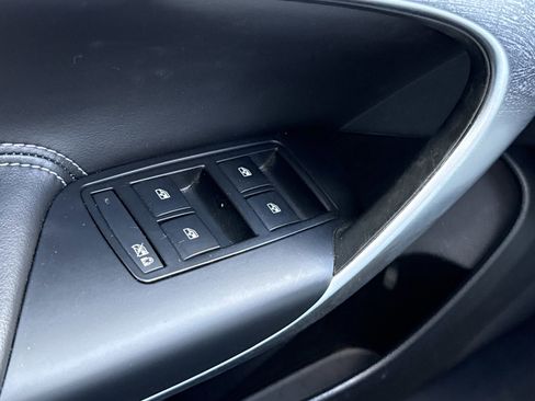 Used 2013 Buick Regal Leather image 16