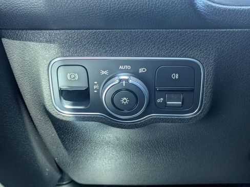 Used 2020 Mercedes-Benz GLB 250 image 25