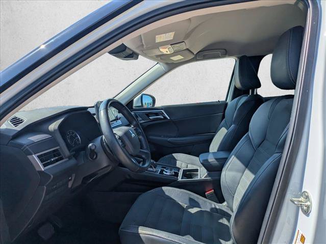 Used 2022 Mitsubishi Outlander SE AWD/4WD image 12