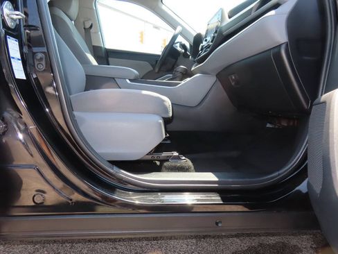 Used 2020 Toyota Highlander LE AWD/4WD image 18