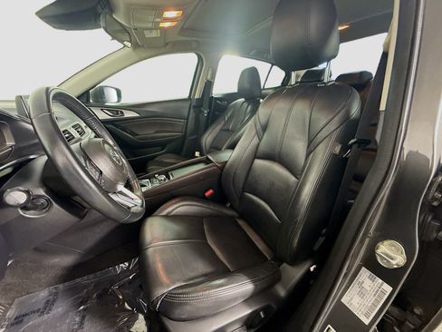 Used 2018 MAZDA MAZDA3 Touring image 22