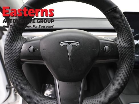 Used 2022 Tesla Model Y Long Range image 10