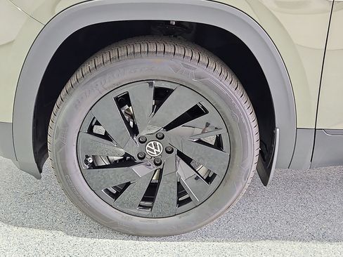 New 2026 Volkswagen Atlas Cross Sport SE FWD image 12