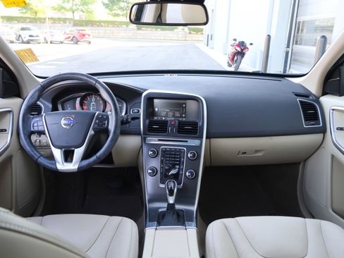 Used 2014 Volvo XC60 T6 image 16