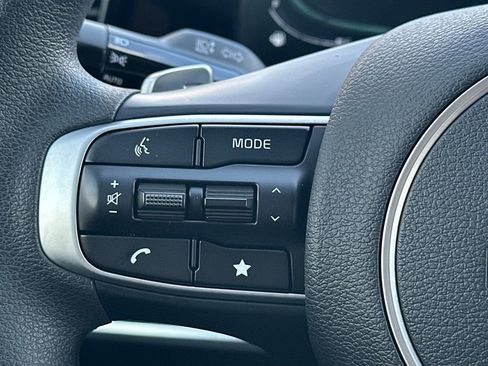 Certified 2025 Kia Sportage LX image 17