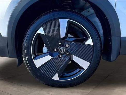 New 2026 Nissan Kicks SR w/ Cold Weather Package FWD image 13