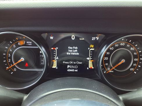 Used 2022 Jeep Wrangler Unlimited Sahara AWD/4WD image 16