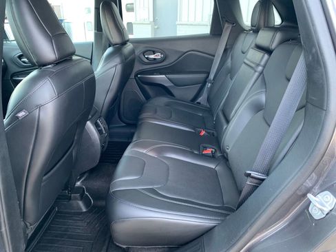 Used 2019 Jeep Cherokee Limited image 27