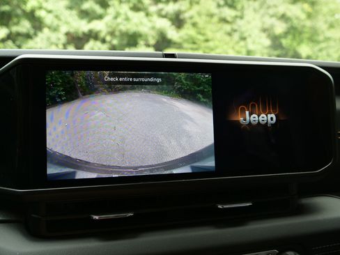 Used 2024 Jeep Wrangler Unlimited Sahara AWD/4WD image 13