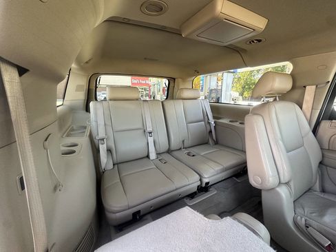 Used 2010 Cadillac Escalade ESV Luxury image 10