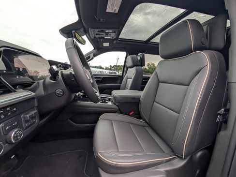 New 2025 Chevrolet Suburban Premier image 26