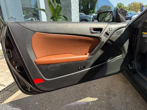 Used 2011 Hyundai Genesis 3.8 RWD image 19