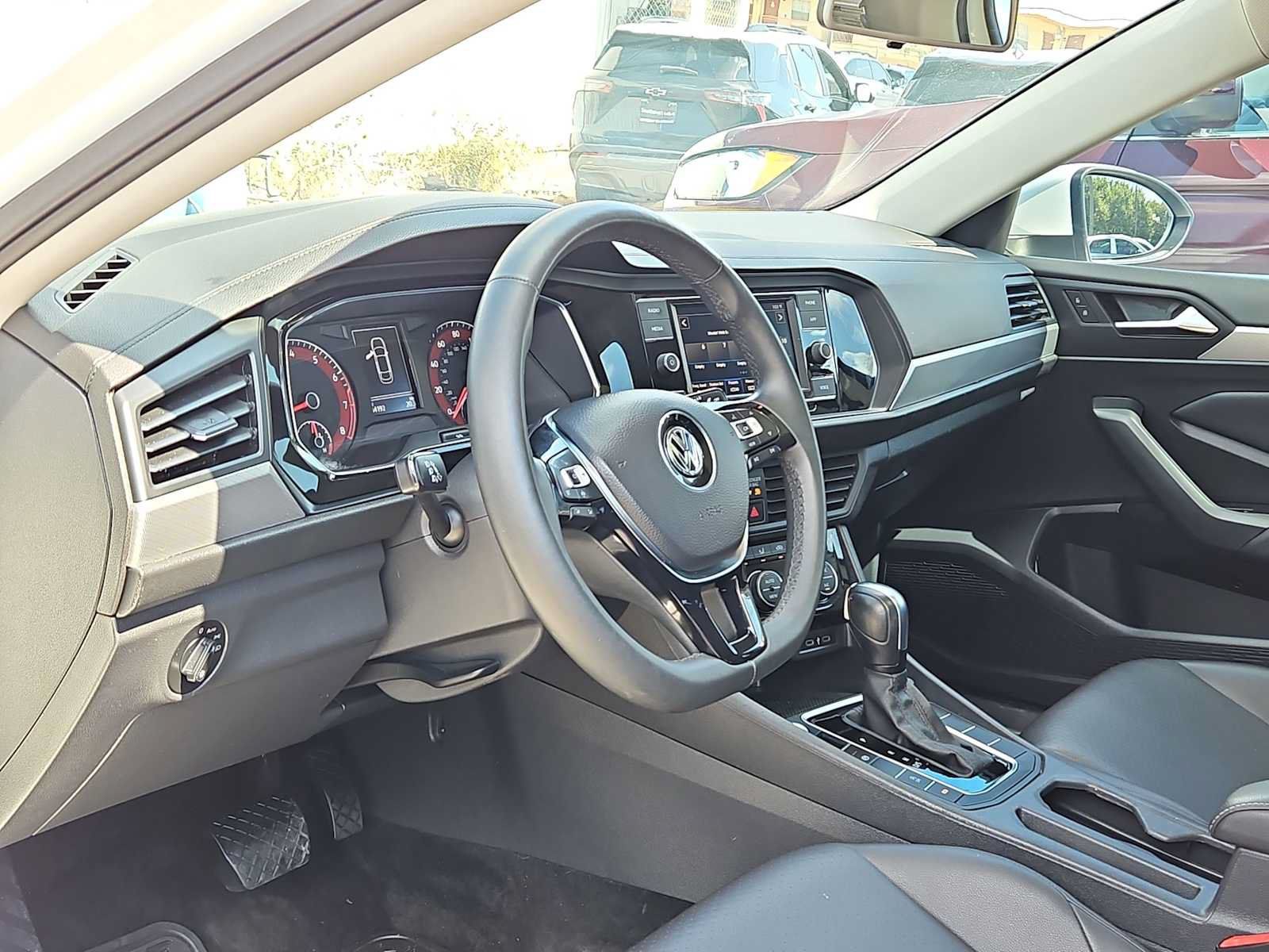 Used 2020 Volkswagen Jetta SE w/ SE Cold Weather Package FWD image 2