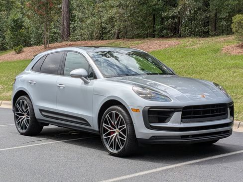 Certified 2022 Porsche Macan S AWD/4WD image 32