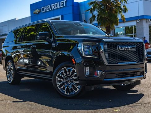 Used 2024 GMC Yukon XL Denali Ultimate AWD/4WD image 1