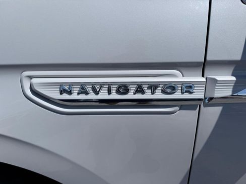 Used 2022 Lincoln Navigator L Reserve w/ Monochromatic Package AWD/4WD image 9