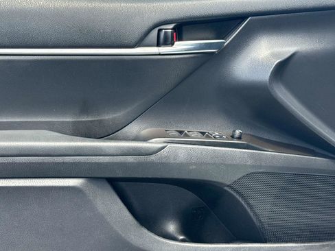 Used 2022 Toyota Camry SE FWD image 15