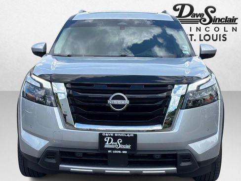 Used 2025 Nissan Pathfinder Platinum w/ Cargo Package AWD/4WD image 8