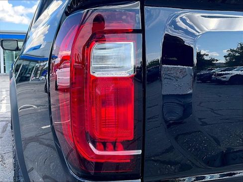 Used 2025 GMC Canyon Denali AWD/4WD image 34